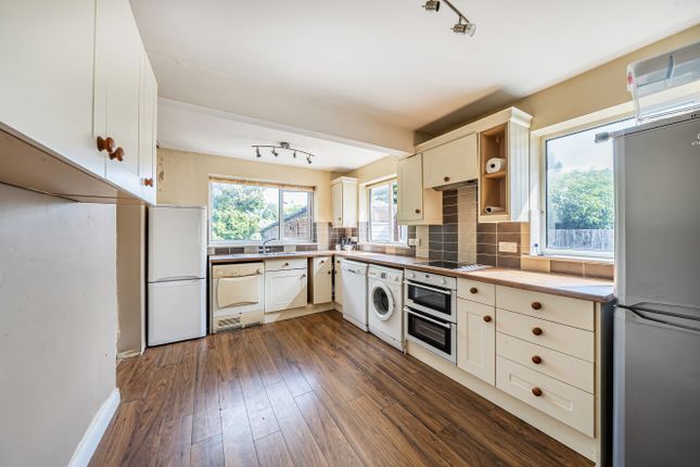 32, Bampton Road, Bedfordshire photo 3
