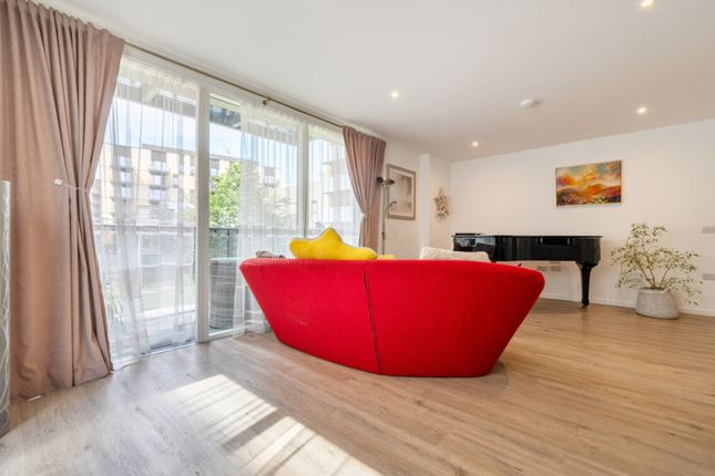 4 Timberyard Street, Deptford photo 2
