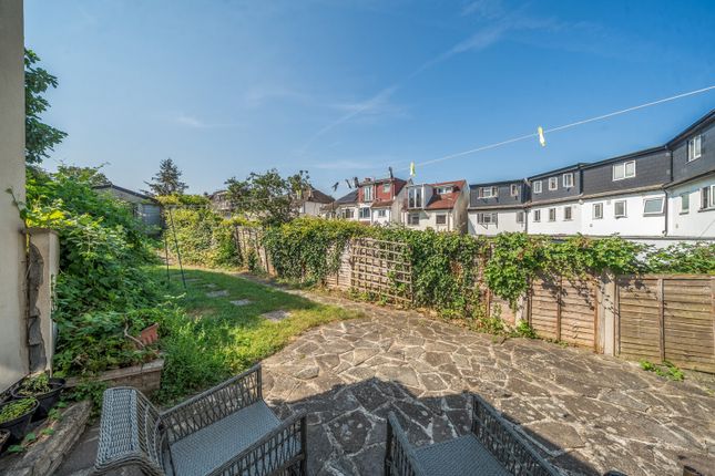 2, Penderry Rise, London photo 4