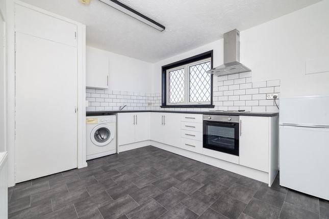 Flat to rent in Yeamans Lane, Dundee
