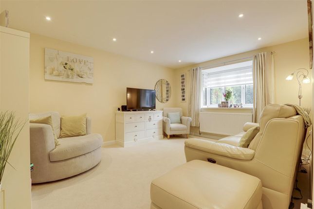17 Wilfrid Grove, Nottingham photo 2