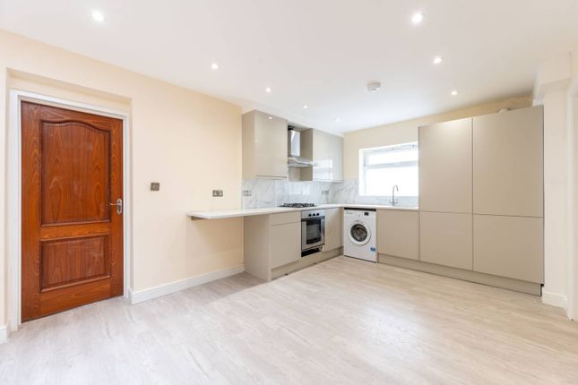 Thumbnail Flat to rent in Whitton Avenue East, Perivale, Greenford