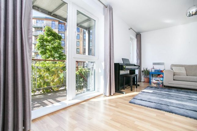 Flat 34, Fenland House, London photo 4