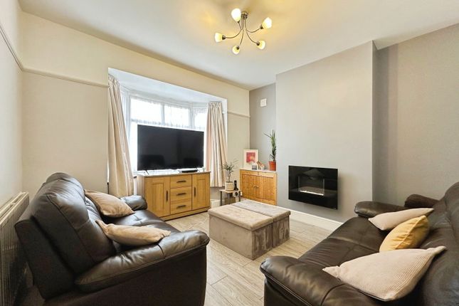 54, Rowan Crescent, Wolverhampton photo 3