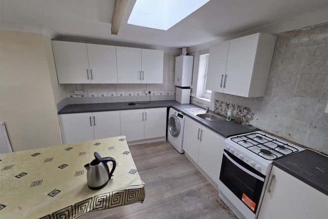 Flat Above, 121, Commercial Road, Newport photo 4