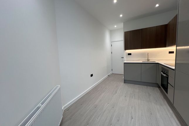 Rathcoole Avenue, London photo 3