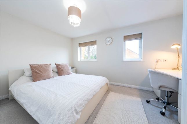 15, Stratford Drive, Maidstone photo 4
