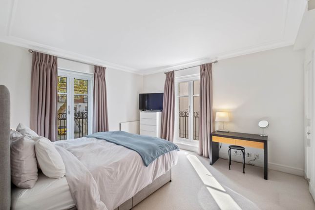 11 Rowan Lodge, Chantry Square, London photo 3