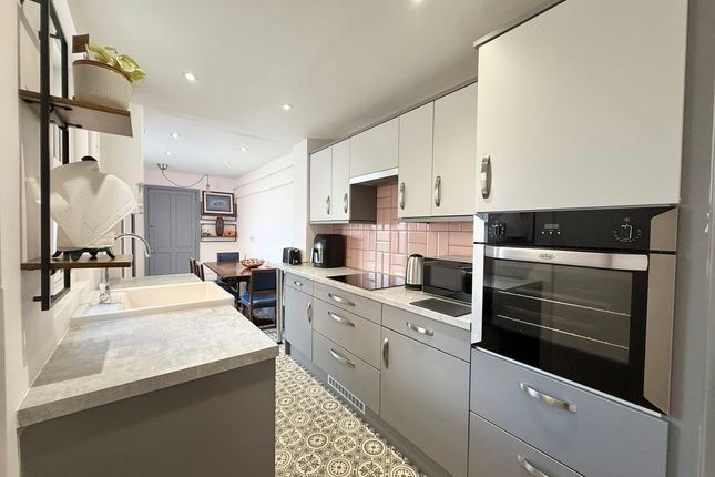 14, Rothschild Road, Wing photo 3