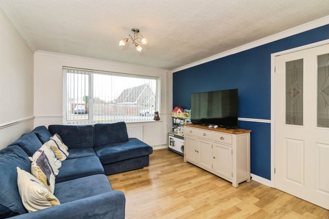 37, Herons Close, Lowestoft photo 2