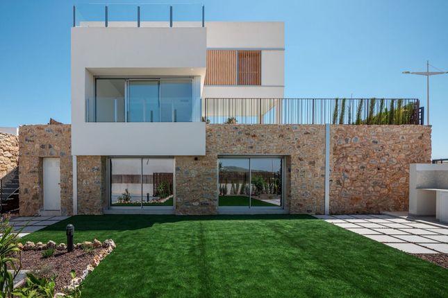 Villa for sale in Carretera Montesinos - Algorfa, Km 3, 03169 Algorfa, Alicante, Spain