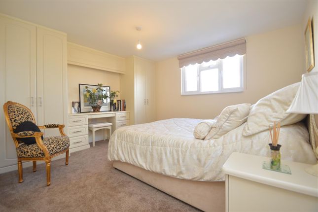 Bungalow for sale in Roding Lane South, Ilford