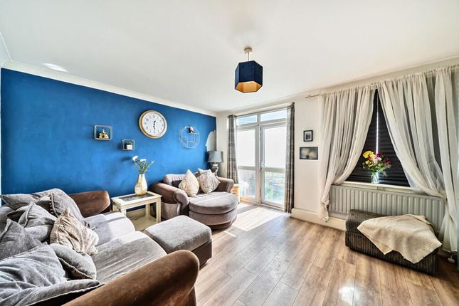 4, Trowbridge Road, Romford photo 3