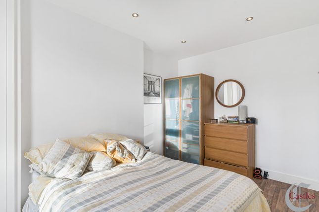Flat 4, 36, Alexandra Road, Hornsey photo 2
