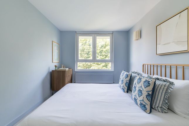 Flat 65, Hathersage Court Newington Green, London photo 4