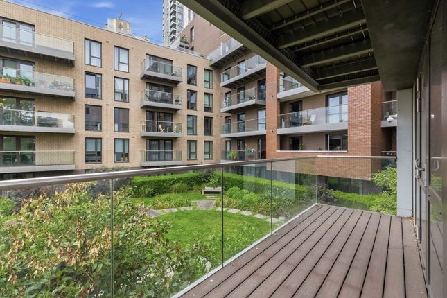 Flat 70, Rivulet Apartments, Devan Grove, London photo 4