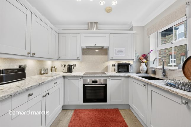 2-bed flat on Flat 6, Rosebury Court, 16, St. Helen's Road, London, £300,000
