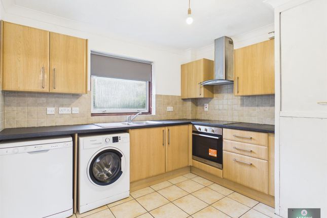 2, Hollin Court, Northgate photo 2