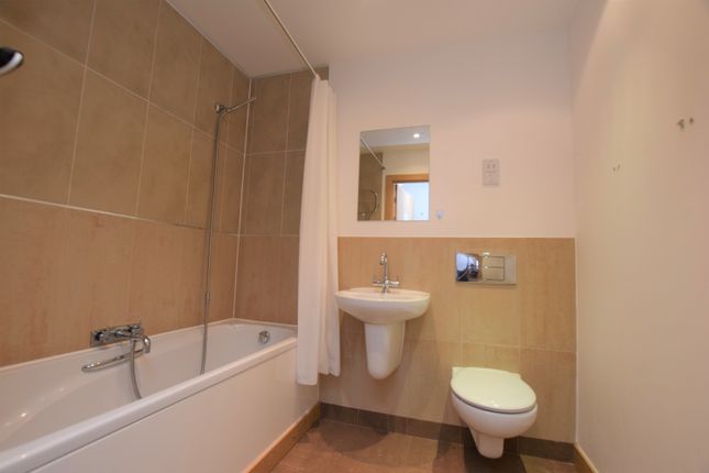 Flat to rent in Caelum Drive, Colchester