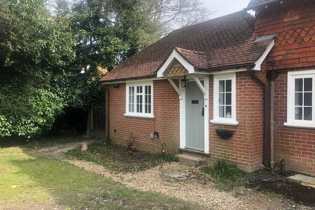 Studio flat on Red Cottage, Edenbridge, £1,200/mo