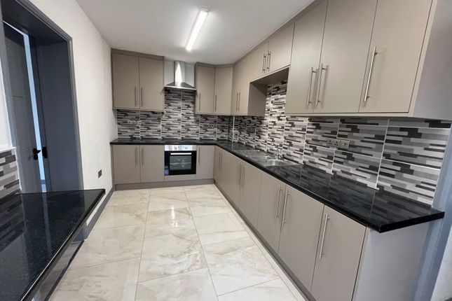 Thumbnail Semi-detached house to rent in Edgar Road, West Drayton