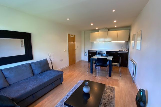 Flat to rent in Blue Court, Sherbourne Street, Islington, London