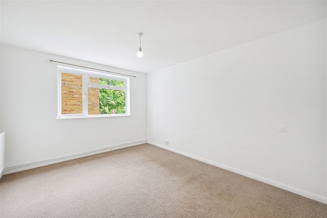 Flat to rent in Long Acre Court, Argyle Road, London