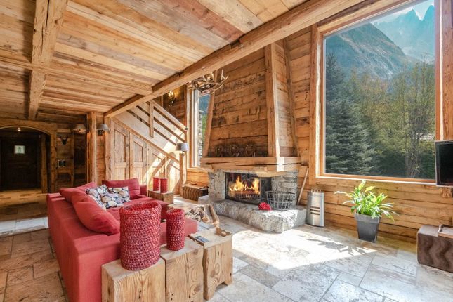 Chalet for sale in Chamonix-Mont-Blanc, Les Tines, 74400, France