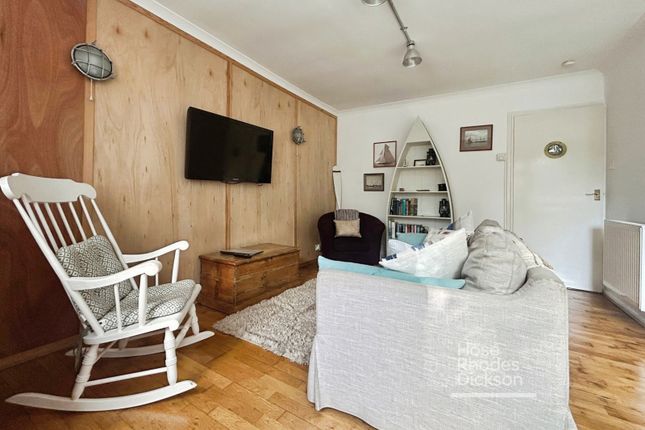 Willow Cabin, 159, Gurnard Pines, Cowes photo 3