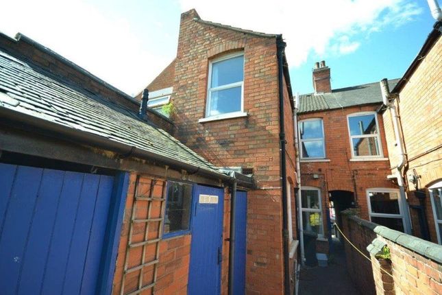 Terraced house to rent in Lytton Road, Leicester