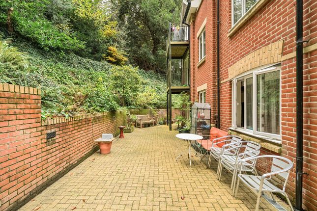 Flat 10, Yew Trees,, Lower Lane, Southampton photo 2