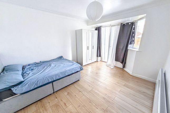 62 Kenilworth Road, Edgware photo 4