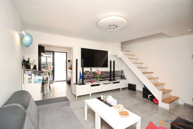 21 Darien Way, Leicester photo 4