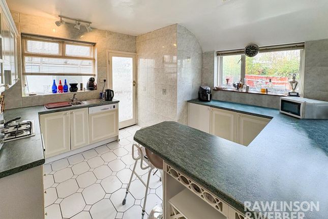 31, Clinton Avenue, East Molesey photo 2