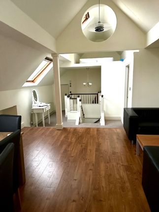 Maisonette to rent in The Broadway, London
