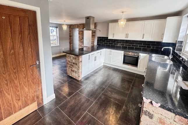 15, Hennessey Court, Doncaster photo 2
