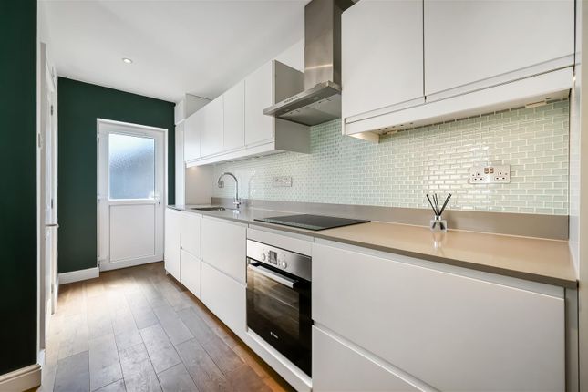20, Chesham Road, Colliers Wood photo 2