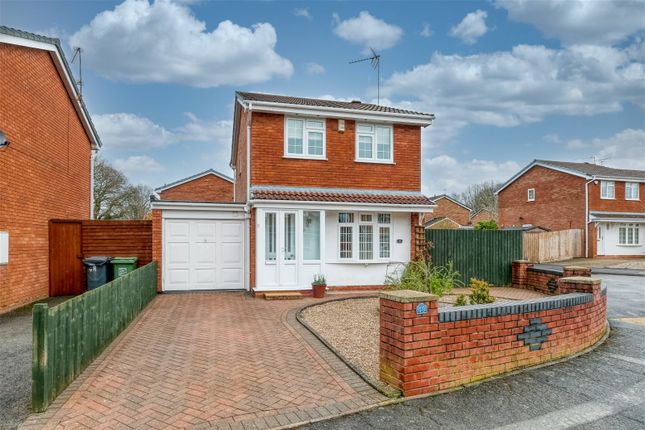 Thumbnail Detached house for sale in Spring Vale Road, Webheath, Redditch