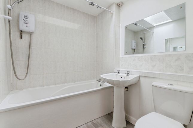 8, Travers Way, Essex photo 2
