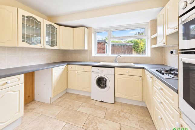 28 Bracken Avenue, Chesterfield photo 4