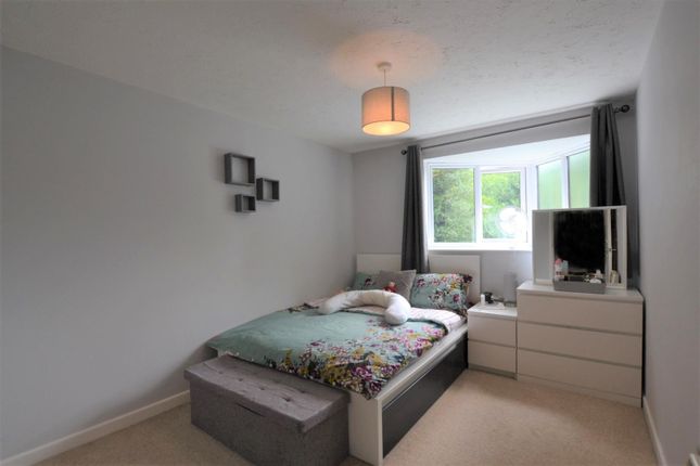 7 Rosewood, Rorkes Drift, Camberley photo 4