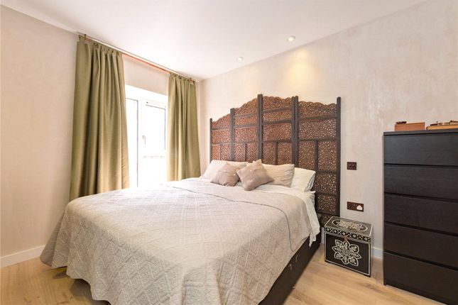 Apartment 43,, Courtyard Apartments, London photo 4