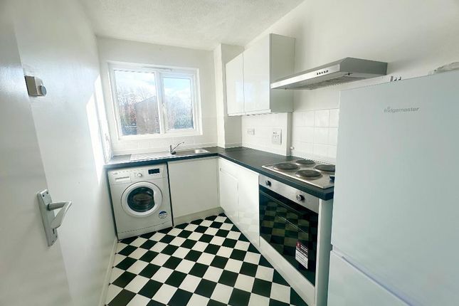 38, Taylor Close, Orpington photo 2