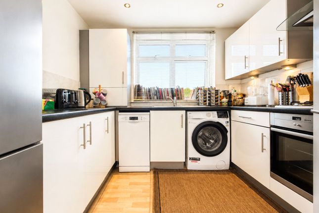 Flat 11, Sark House, 12, Clipper Way, London photo 4