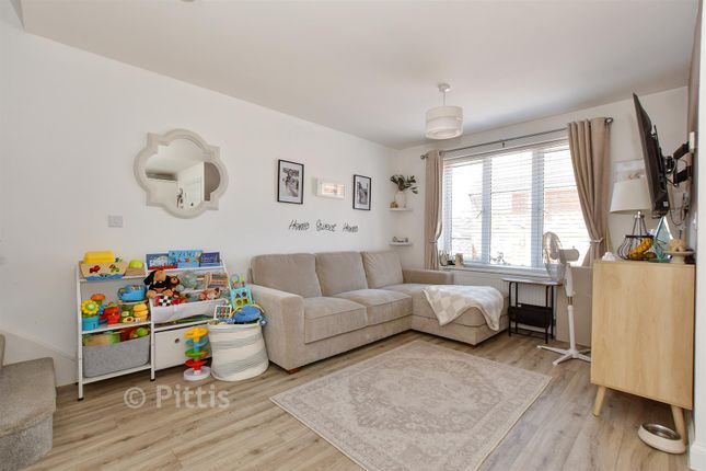 14, Naval Terrace, East Cowes photo 4