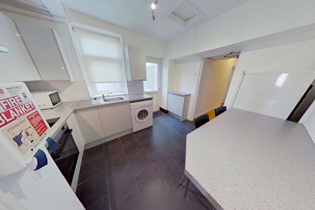 Thumbnail Shared accommodation to rent in Queen Street, Treforest, Pontypridd