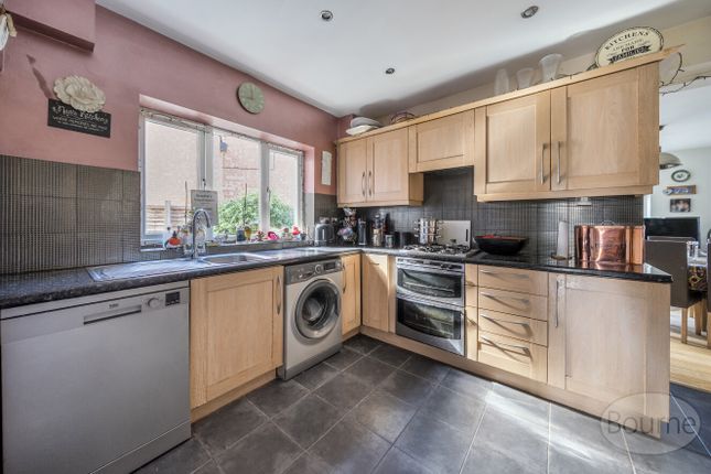 54, Ockford Ridge, Godalming photo 3