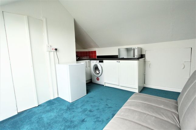 Room to rent in Browning Road, Enfield