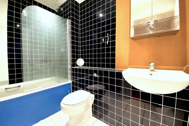Flat to rent in Colefax Building, 23 Plumbers Row, Aldgate East, London