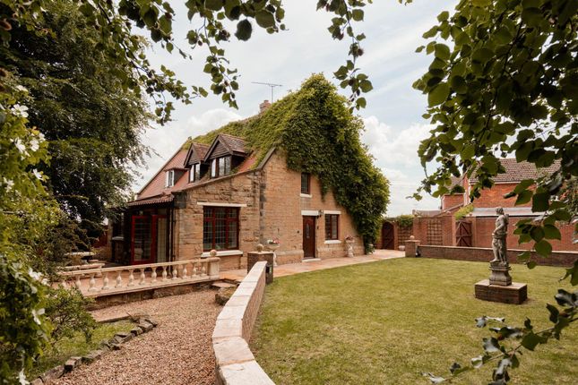 3-bed house on Leas Avenue, Mansfield, £450,000